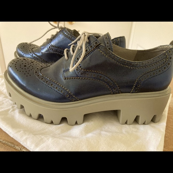 Brand new  shinny leather shoe from TJ collection - Picture 1 of 4